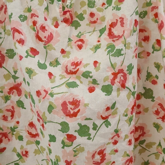 Shirt spring roses. - Picture 2 of 4